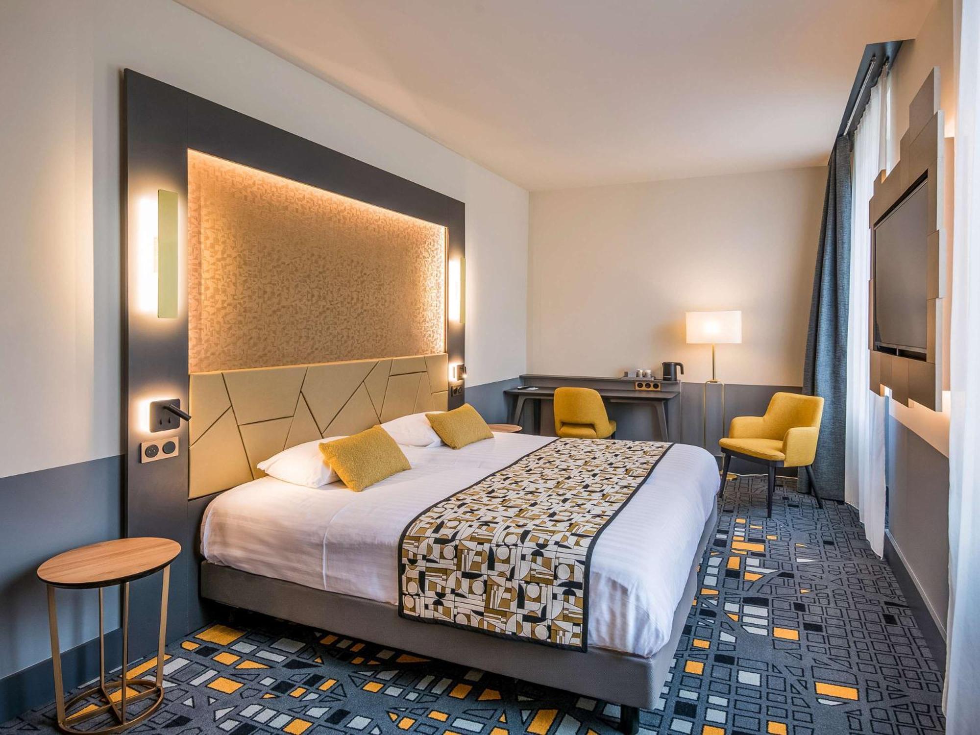 Hotel Mercure Rodez Cathedrale Exterior photo