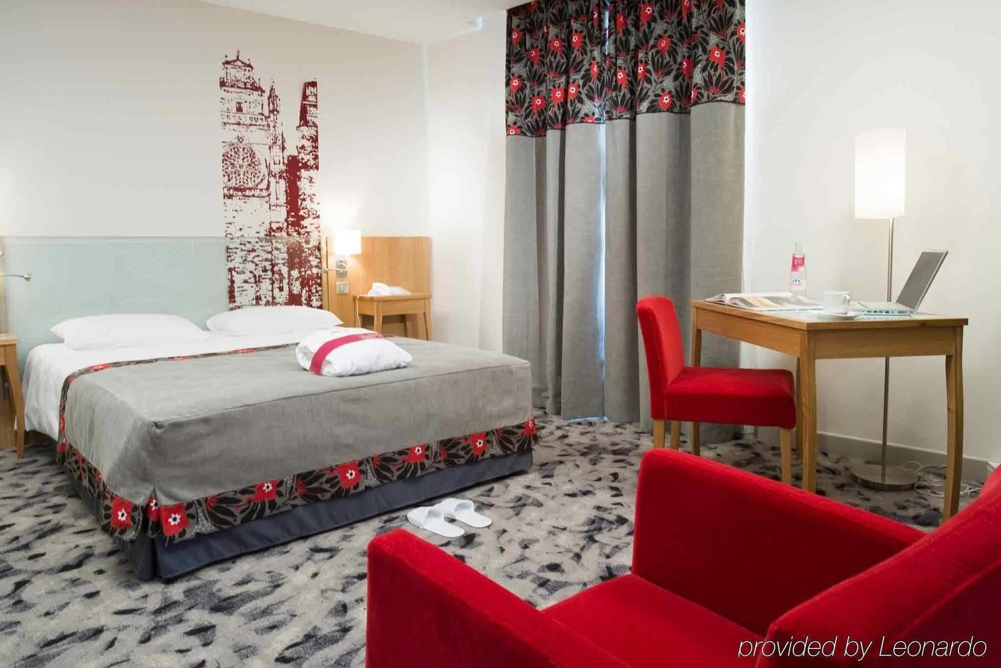 Hotel Mercure Rodez Cathedrale Exterior photo